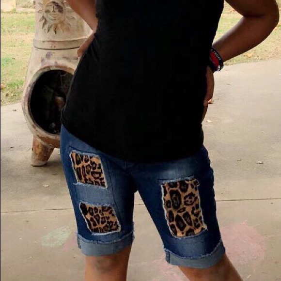 SALE NWT L&B Denim Shorts W/ Leopard - Picture 4 of 5